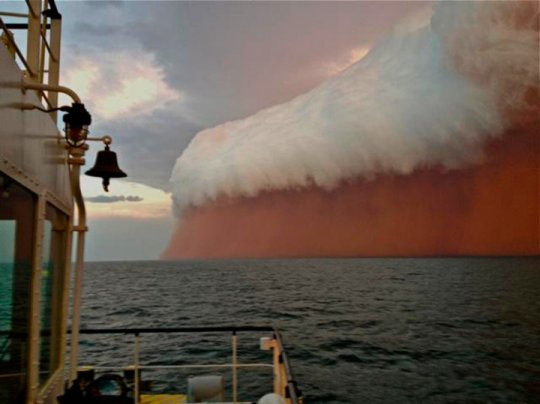  წარმოუდგენელი მტვრის და ქვიშის ქარიშხალი,  ავსტრალიის სანაპიროსთან