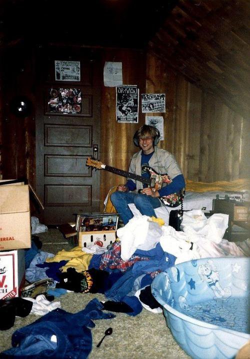 კურტ კობეინი თავის ოთახში -1980 წელი