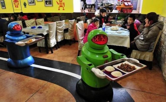 რესტორანი ჩინეთში, სადაც მიმტანებად რობოტები მუშაობენ