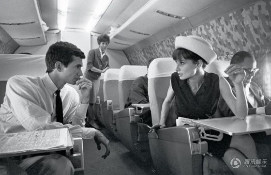 ოდრი  ჰეპბერნი  და ენტონი პარკინსი თვითმფრინავში,1962 წელი