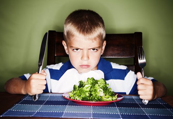 არ უნდა ამ ბიჭს სალათის ჭამა და მოუტანეთ ხორცეული ნახეთ რა "დაგრუზულია"