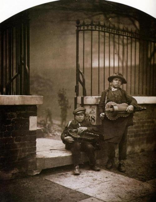 ქუჩის მუსიკოსები-1860 წელი,ფოტოგრაფი კამილ სილვი
