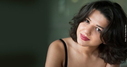 საყვარლად იმზირება