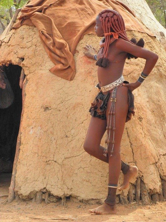 აი მესმის უნაკლო ქალი, სავარაუდოდ მასაის ტომის წარმომადგენელია