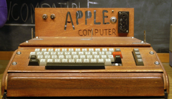 Apple-ის  პირველი კომპიუტერი, 1976  წელი