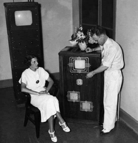 აი ასე გამოიყურებოდა ამერიკული ტელევიზორი 1940 წელს