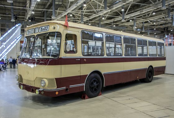 რეტრო საბჭოთა ავტობუსების გამოფენა მოსკოვში-Лиаз-677