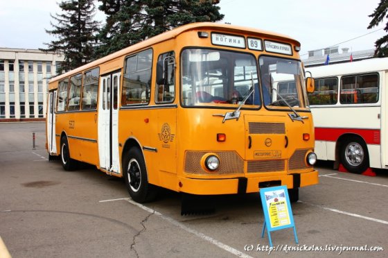 რეტრო საბჭოთა ავტობუსების გამოფენა მოსკოვში-ЛиАЗ-677М