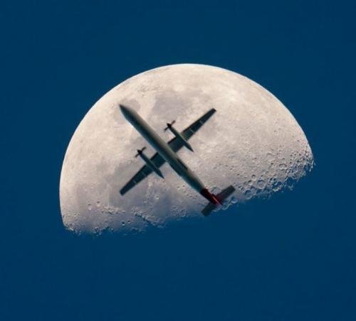მთვარე და თვითმფრინავი