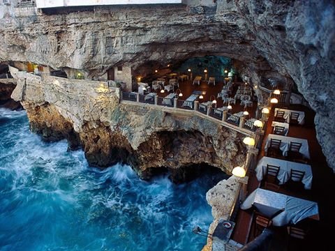 რესტორანი იტალიაში. ისურვებდით ასეთ აგილზე სადილს?