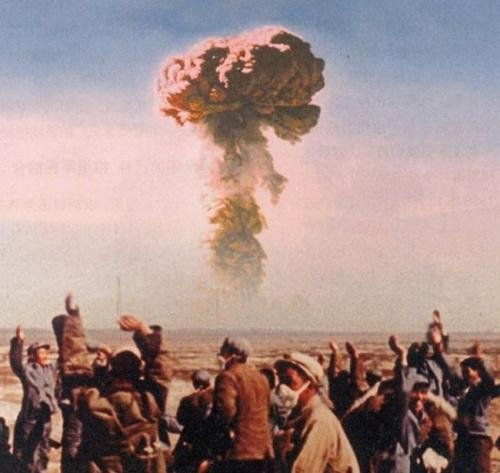ჩინელებმა პირველი ატომური ბომბი გამოსცადეს-1964 წელი