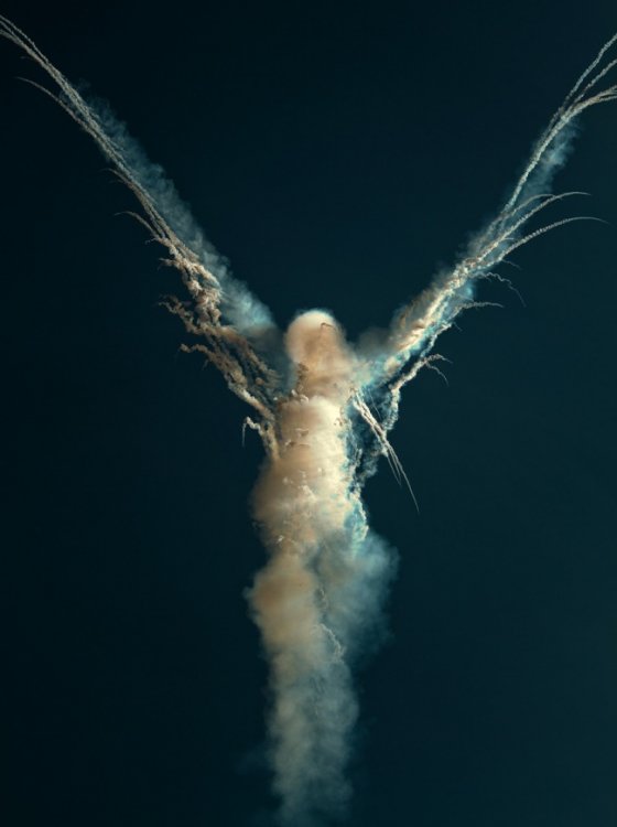 რუსეთის უმაღლესი პილოტაჟის ჯგუფმა "ვიტიაზმა" ცაში ანგელოზი გამოსახა