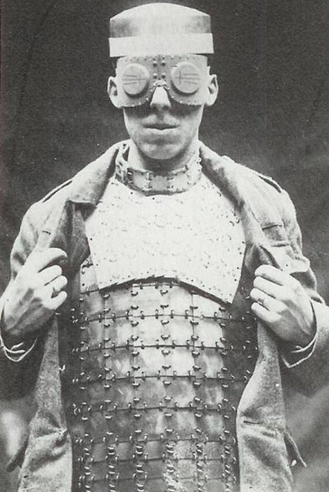 პირველი ტყვიაგაუმტარი ჟილეტი, (1917 წელი)