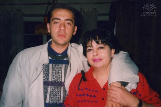 ირაკლი ჩარკვიანი(მეფე) დედასთან-ნანა თოიძესთან ერთად(90-იანი წლები)