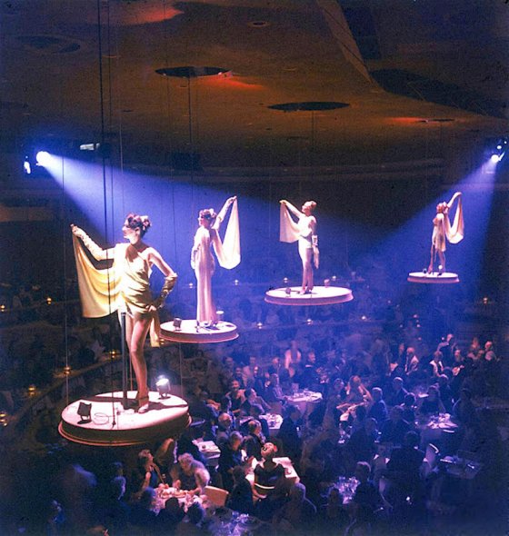 შოუს Paris Lido в Stardust Hotel  მოცეკვავეები,ლას-ვეგასი, 1958 წელი