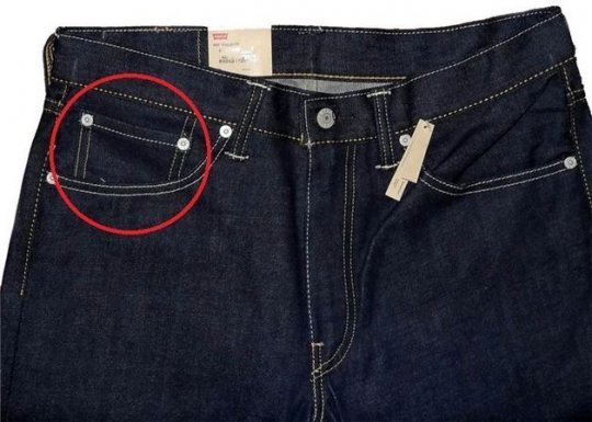 ჯინსის შარვლებში არსებობს პატარა ჯიბე, რომელსაც XVIII-XIX საუკუნეებში იყენებდნენ ჯიბის საათის შესანა