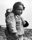 ესკიმოსი გოგონა მეგობართან ერთად, 1949 წელი