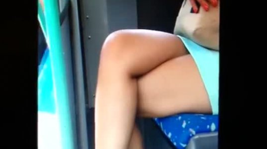 ამ სექსუალურ ქალმა ავტობუსში ასე მიიქცია ხალხის ყურადღება