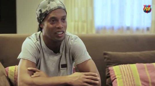 Ronaldinho remembers with affection the first assist to Messi