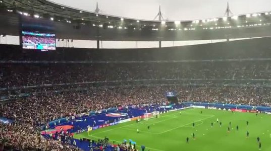 Euro 2016 quarter-final Iceland vs France "thunder clap"